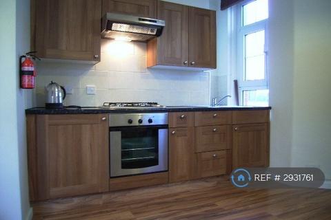 4 bedroom flat to rent, Chadworth House, London, EC1V