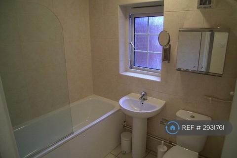 4 bedroom flat to rent, Chadworth House, London, EC1V