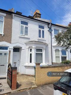 1 bedroom in a house share to rent, Napier Road, London, E11