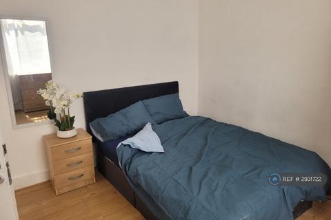 1 bedroom in a house share to rent, Napier Road, London, E11