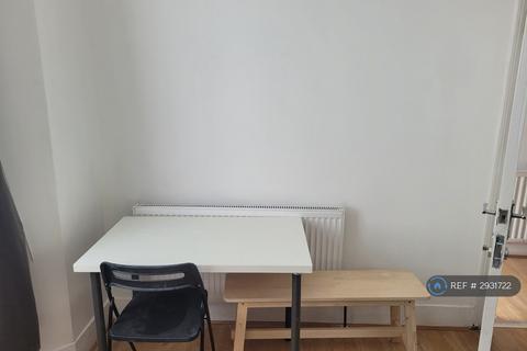1 bedroom in a house share to rent, Napier Road, London, E11