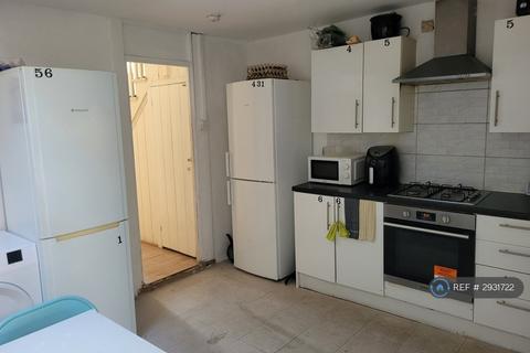 1 bedroom in a house share to rent, Napier Road, London, E11
