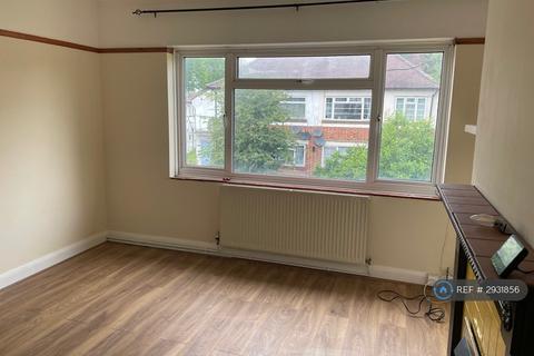 2 bedroom maisonette to rent, Alexandra Close, Harrow, HA2