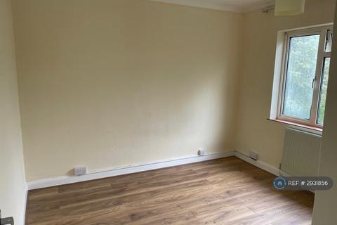 2 bedroom maisonette to rent, Alexandra Close, Harrow, HA2