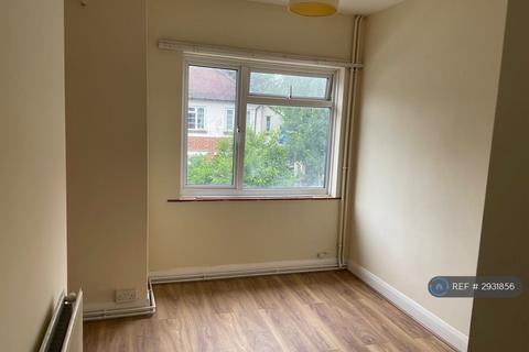 2 bedroom maisonette to rent, Alexandra Close, Harrow, HA2