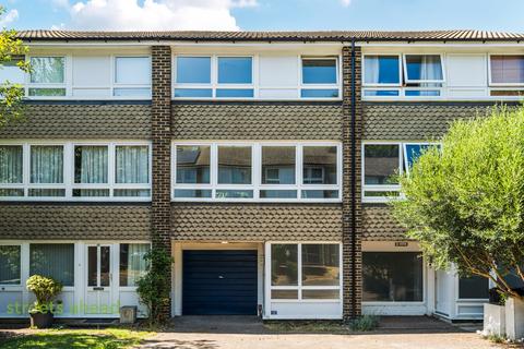 Wakefield Gardens, London, SE19