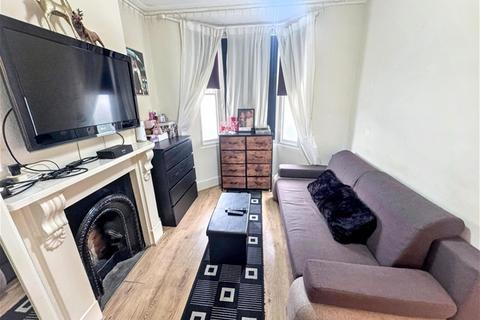2 bedroom house to rent, Vernon Road, Stratford