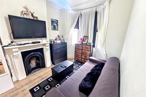 2 bedroom house to rent, Vernon Road, Stratford