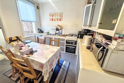 2 bedroom house to rent, Vernon Road, Stratford