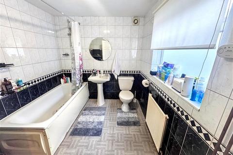 2 bedroom house to rent, Vernon Road, Stratford