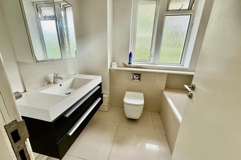 3 bedroom house share to rent, Freeling House, Dorman Way, London