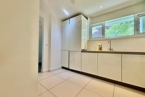 3 bedroom house share to rent, Freeling House, Dorman Way, London