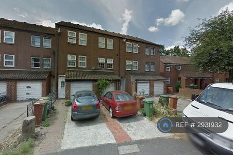 4 bedroom terraced house to rent, Fieldfare Road, London, SE28