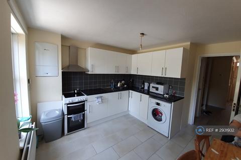 4 bedroom terraced house to rent, Fieldfare Road, London, SE28
