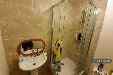 4 bedroom terraced house to rent, Fieldfare Road, London, SE28