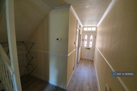 4 bedroom terraced house to rent, Fieldfare Road, London, SE28