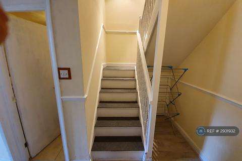 4 bedroom terraced house to rent, Fieldfare Road, London, SE28