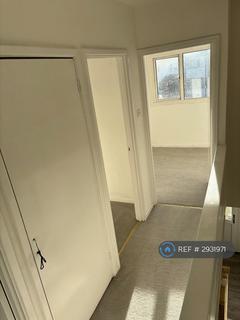 3 bedroom terraced house to rent, Humber Way, Slough, SL3