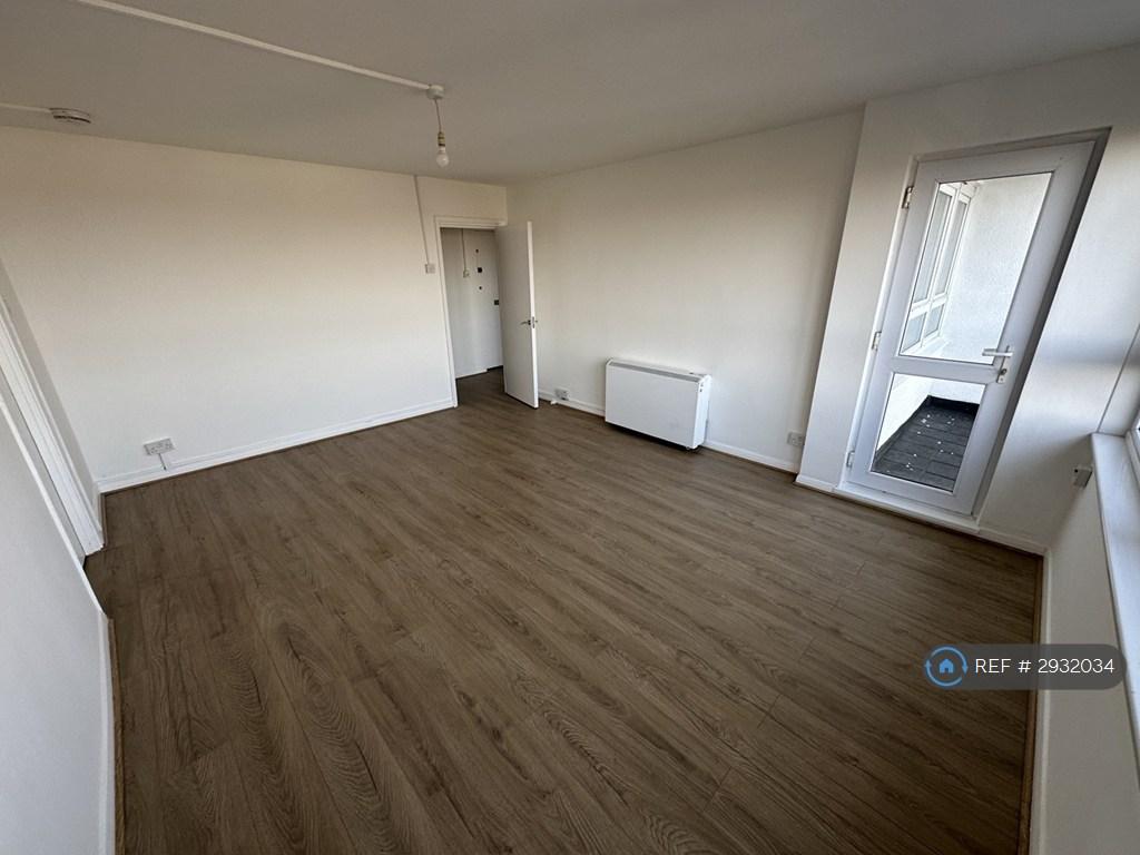 Apartment in Hornchurch - View 2