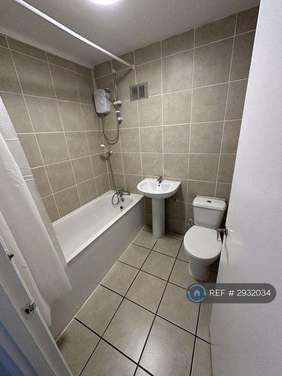 Apartment in Hornchurch - View 4