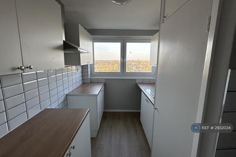 2 bedroom flat to rent, Haynes Park Court, Hornchurch, RM11