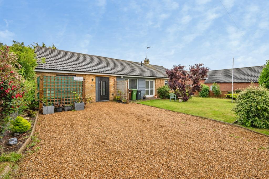4 bedroom detached bungalow for sale