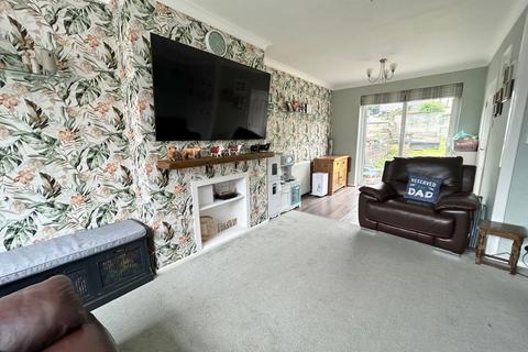4 bedroom semi-detached house for sale, Park Close, Keighley, BD21