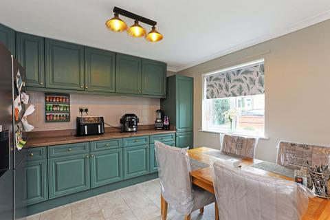 3 bedroom semi-detached house for sale, Asquith Avenue, Morley, LS27