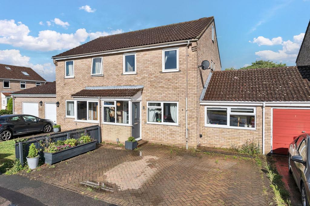 4 bedroom semi-detached house for sale