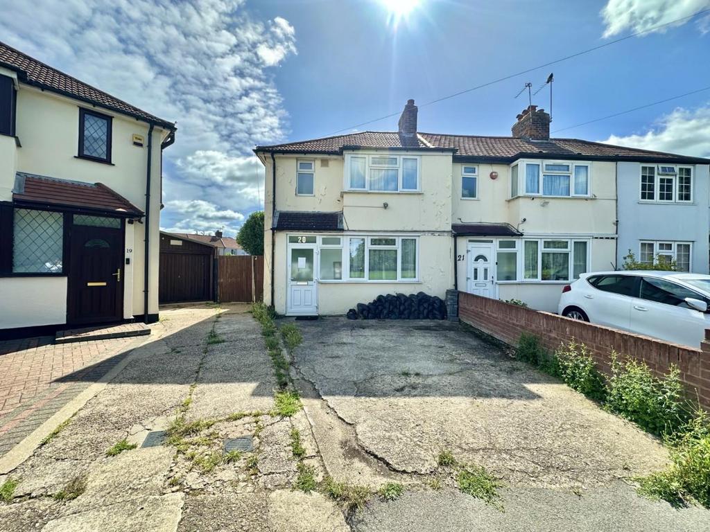 Detached house exterior, driveway