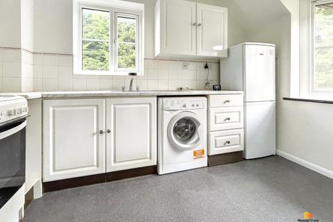 2 bedroom flat to rent, Cameron Road, Chesham, HP5