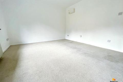 2 bedroom flat to rent, Cameron Road, Chesham, HP5