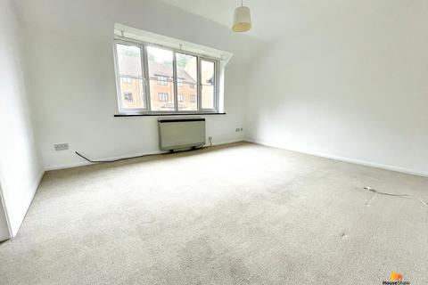 2 bedroom flat to rent, Cameron Road, Chesham, HP5