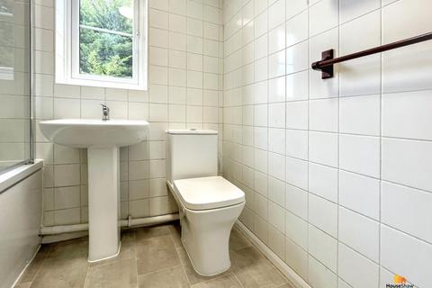 2 bedroom flat to rent, Cameron Road, Chesham, HP5