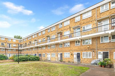 3 bedroom flat for sale, Warrior Square, London