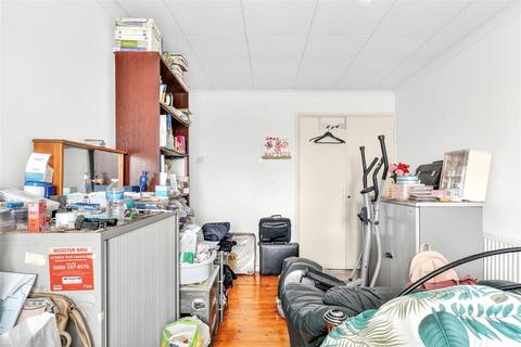 3 bedroom flat for sale, Warrior Square, London