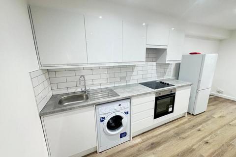 2 bedroom flat to rent, Eastlake Rd SE5