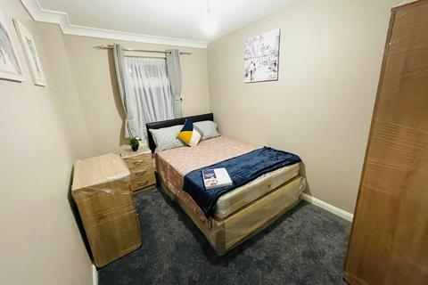 1 bedroom in a house share to rent, Dudley Road, Southall, UB2 5AS