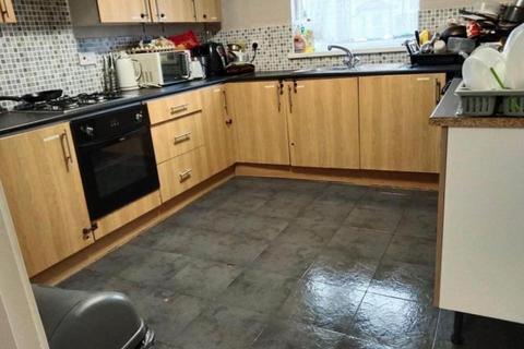1 bedroom in a house share to rent, Dudley Road, Southall, UB2 5AS