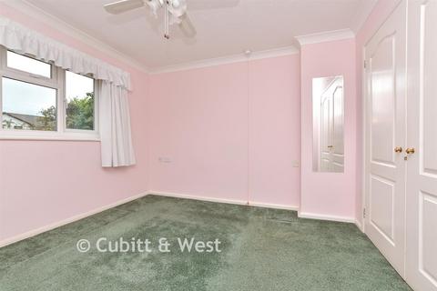 2 bedroom flat for sale, Peregrine Gardens, Croydon, Surrey