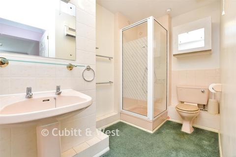 2 bedroom flat for sale, Peregrine Gardens, Croydon, Surrey