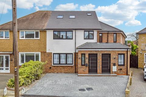 Freshwell Avenue, Romford RM6