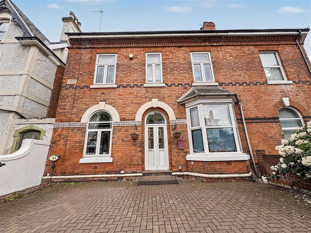 5 bedroom semi-detached house for sale