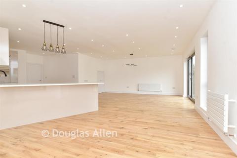 3 bedroom end of terrace house for sale, Freshwell Avenue, Romford RM6