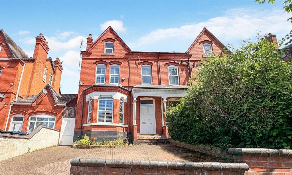 6 bedroom semi-detached house for sale