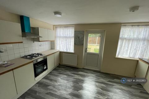 4 bedroom terraced house to rent, Lonsdale Avenue, London, E6