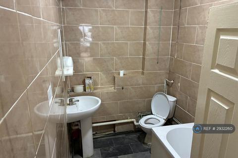 4 bedroom terraced house to rent, Lonsdale Avenue, London, E6