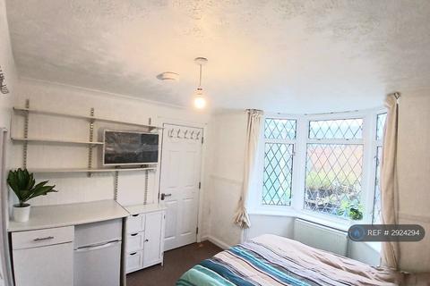 1 bedroom in a house share to rent, High St, Slough, SL3
