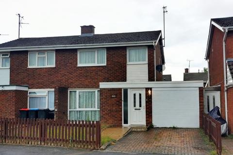 3 bedroom semi-detached house to rent, Frensham Drive, Bletchley