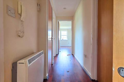 2 bedroom flat for sale, Queensbury Place, London, E12 6UN